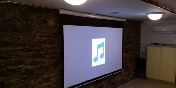 Screen-projector-media-room-installation