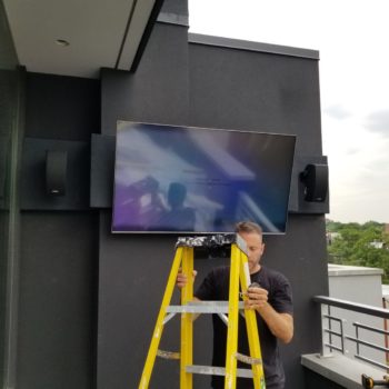 outdoor-4K-TV-screen-installation